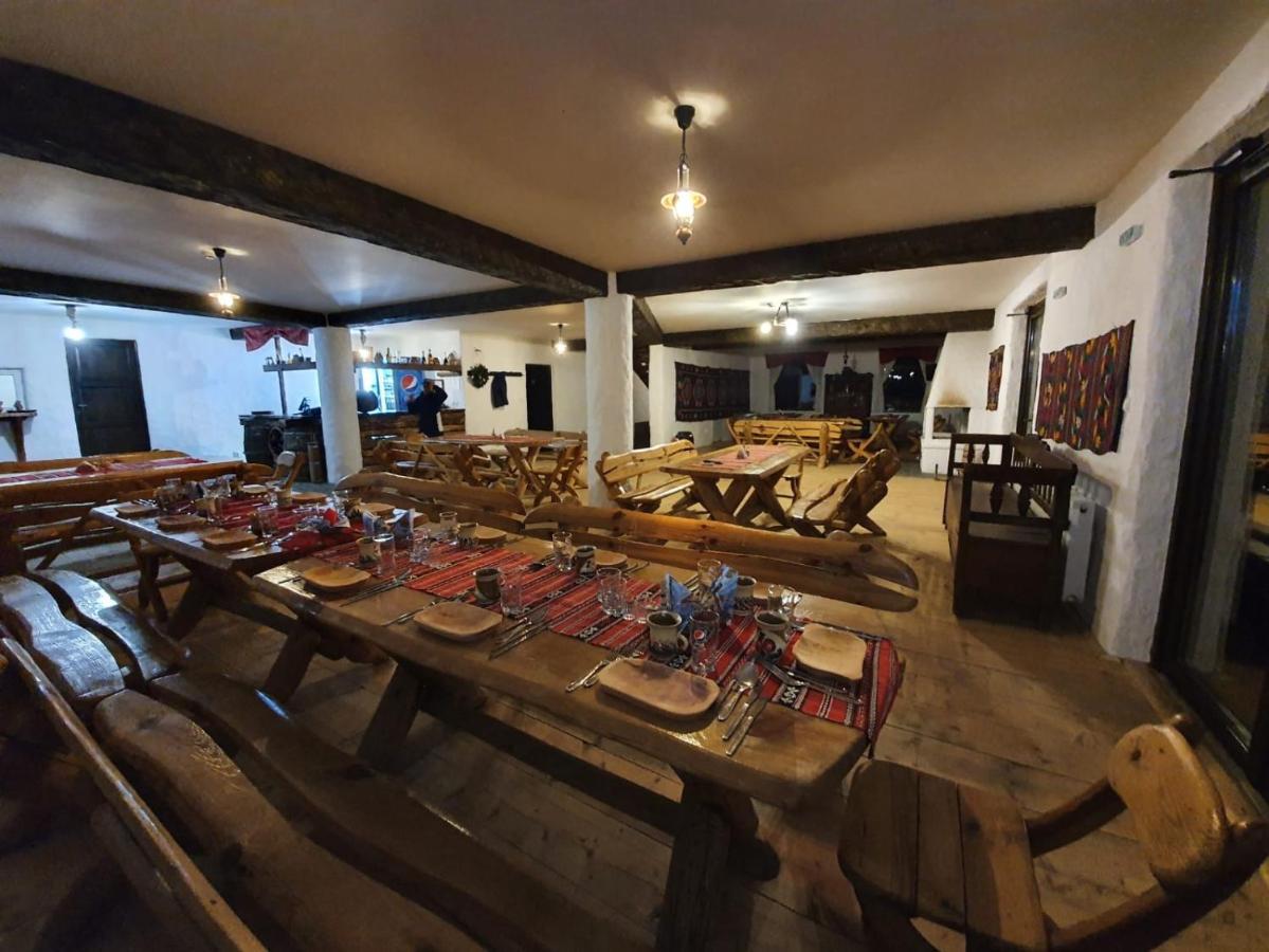 Hotel Satu Muscelean à Albestii de Muscel Extérieur photo