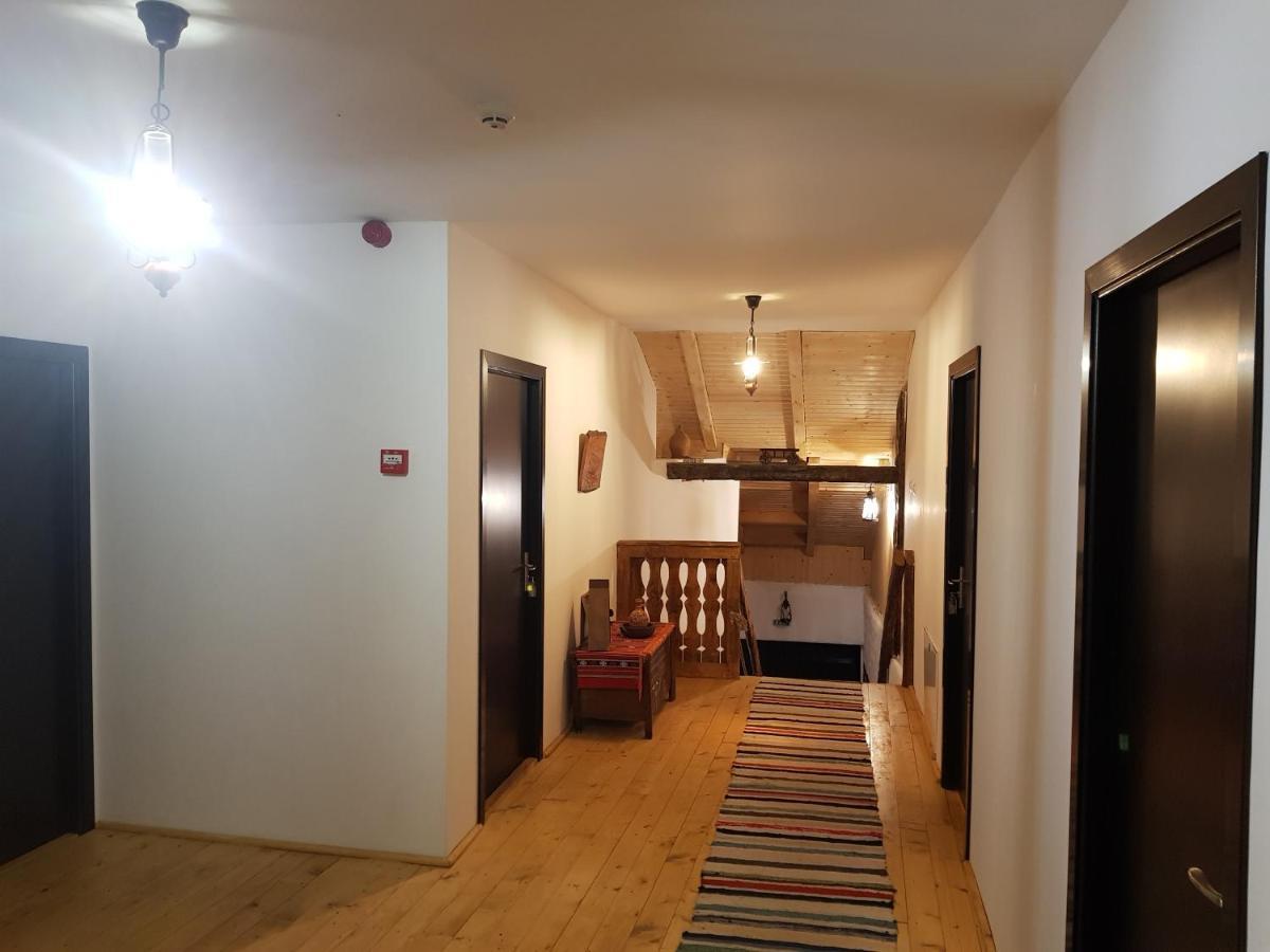 Hotel Satu Muscelean à Albestii de Muscel Extérieur photo