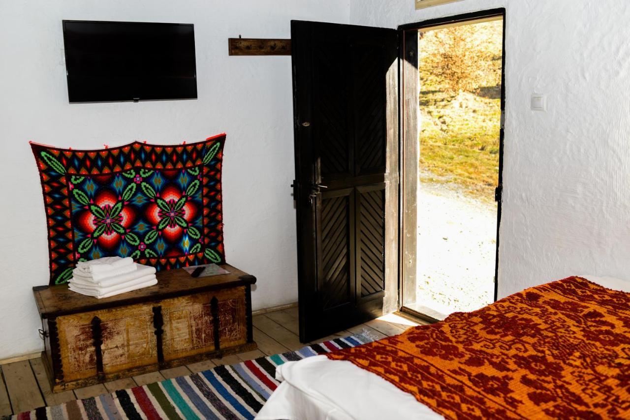 Hotel Satu Muscelean à Albestii de Muscel Extérieur photo